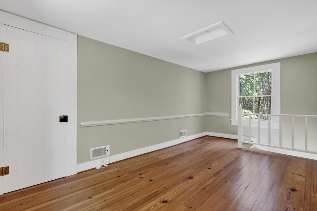 Image 27 of property listing at 104 Willis Lane, Summerville, SC 29483