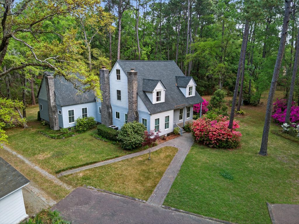 Image 3 of property listing at 104 Willis Lane, Summerville, SC 29483