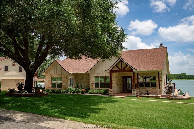 11 Dogwood, Hilltop Lakes, TX 77871