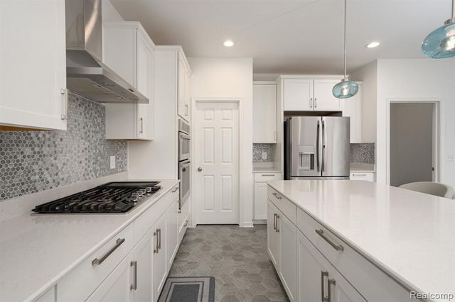 48904 Carnegie Way, Macomb, MI 48042