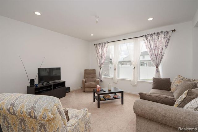 48904 Carnegie Way, Macomb, MI 48042