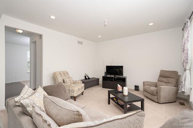 48904 Carnegie Way, Macomb, MI 48042