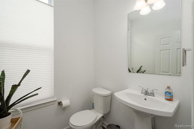 48904 Carnegie Way, Macomb, MI 48042