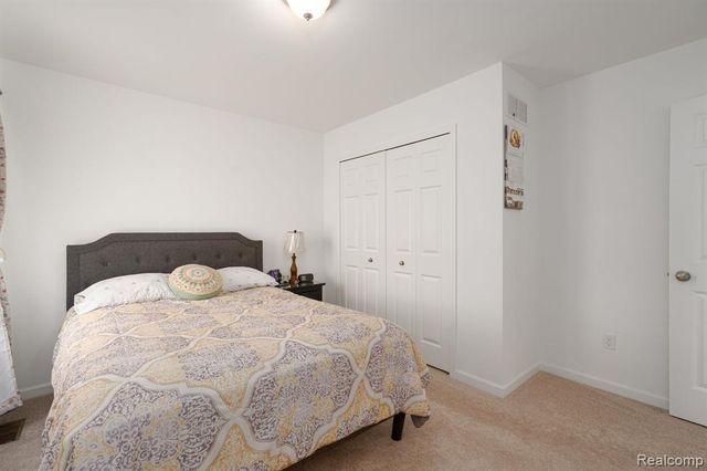 48904 Carnegie Way, Macomb, MI 48042