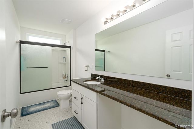 48904 Carnegie Way, Macomb, MI 48042