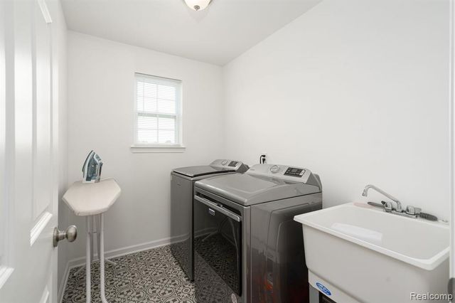 48904 Carnegie Way, Macomb, MI 48042