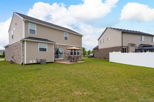 48904 Carnegie Way, Macomb, MI 48042