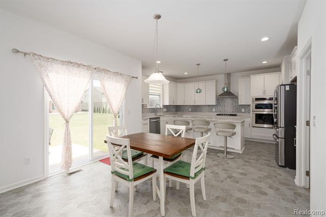 48904 Carnegie Way, Macomb, MI 48042