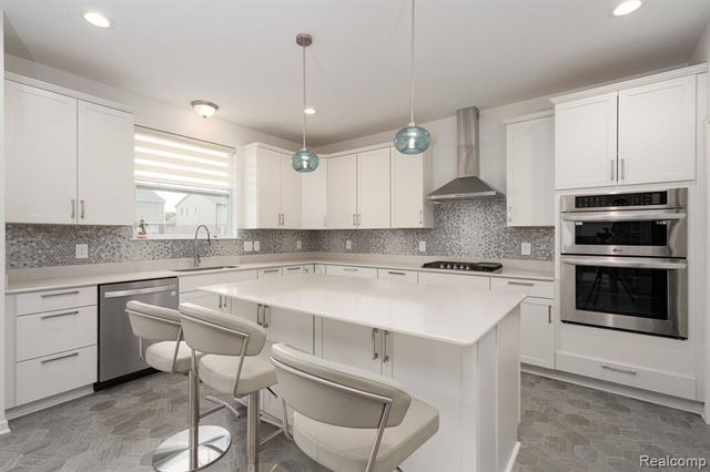 48904 Carnegie Way, Macomb, MI 48042