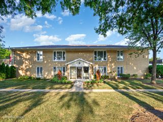 1322 S New Wilke Road 1C, Arlington Heights, IL 60005