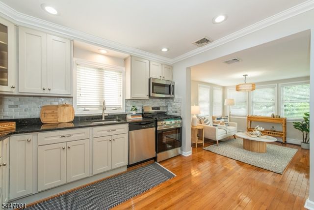 37 Evans Rd, Bloomfield Twp., NJ 07003