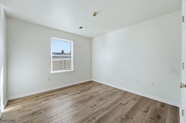 303 W Runyon St, Newark City, NJ 07108