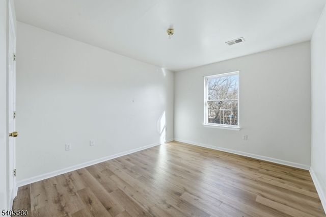 303 W Runyon St, Newark City, NJ 07108