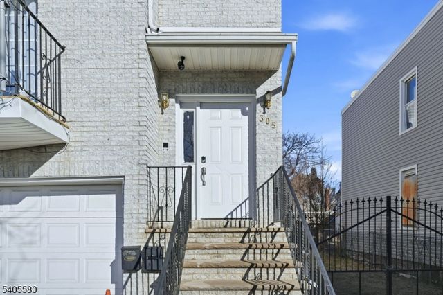 303 W Runyon St, Newark City, NJ 07108