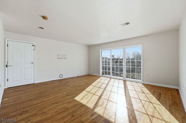 303 W Runyon St, Newark City, NJ 07108