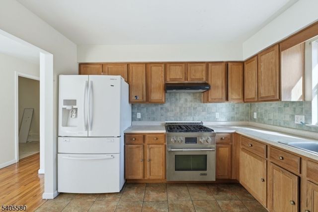 303 W Runyon St, Newark City, NJ 07108