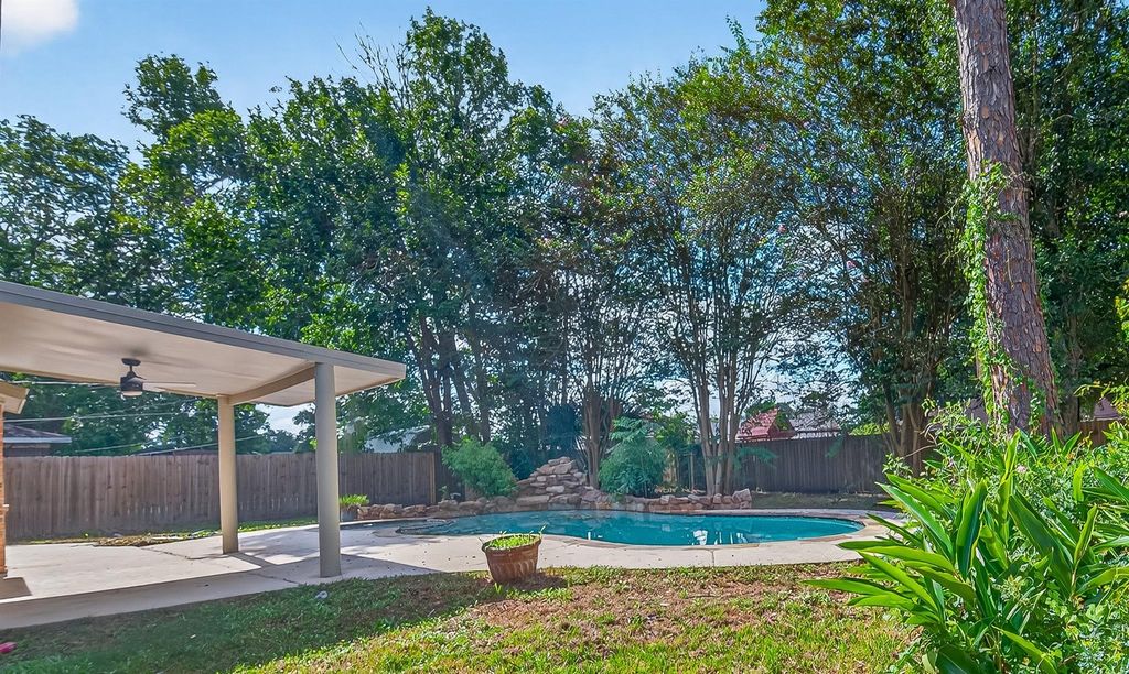 4812 33rd Street, Dickinson, TX 77539
