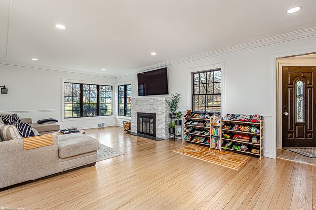 11943 S 70th Court, Palos Heights, IL 60463