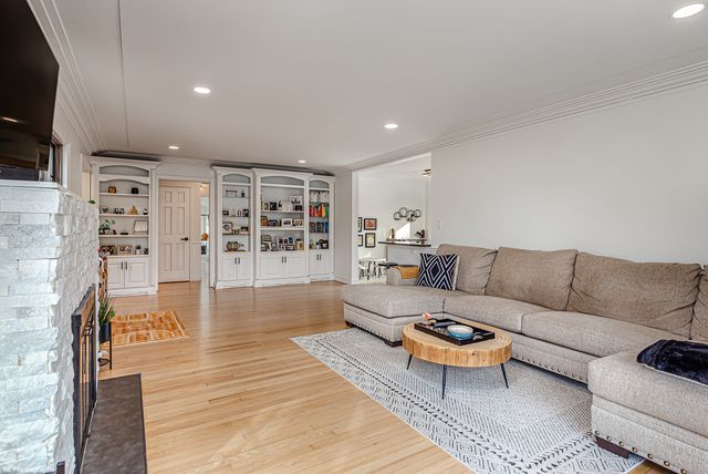 11943 S 70th Court, Palos Heights, IL 60463