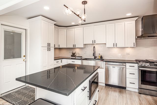 11943 S 70th Court, Palos Heights, IL 60463