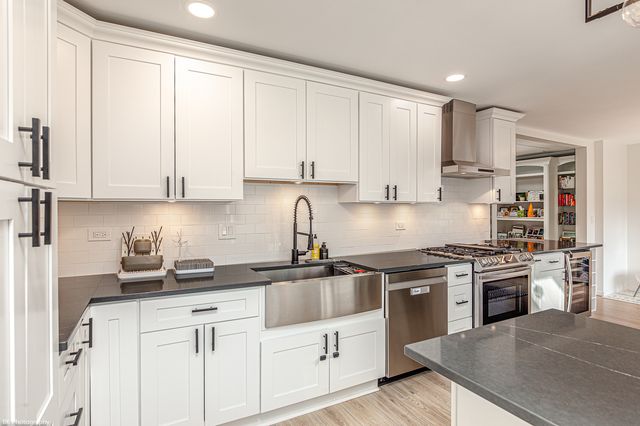 11943 S 70th Court, Palos Heights, IL 60463