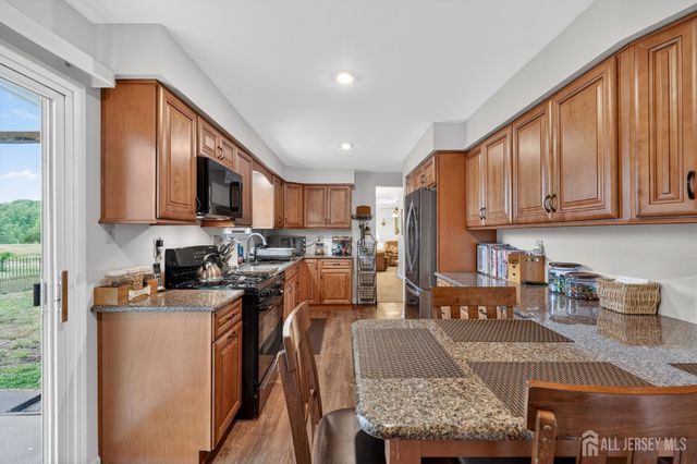 100 Coachman Drive, Florence, NJ 08505