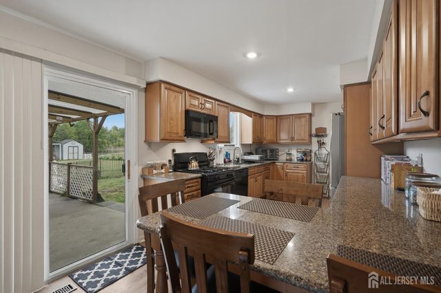 100 Coachman Drive, Florence, NJ 08505