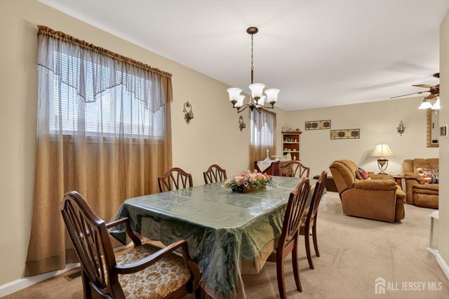 100 Coachman Drive, Florence, NJ 08505