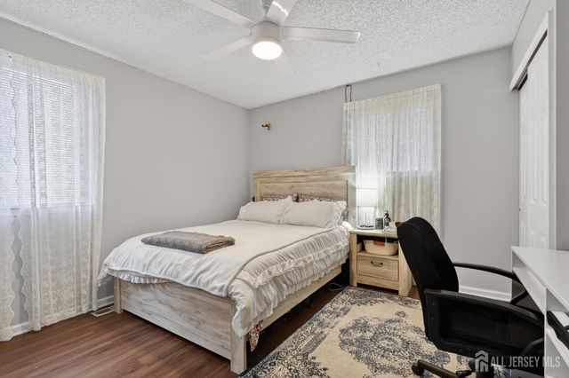 100 Coachman Drive, Florence, NJ 08505