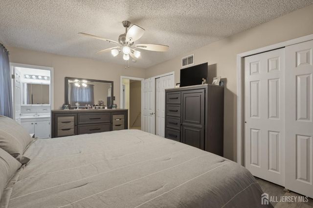 100 Coachman Drive, Florence, NJ 08505