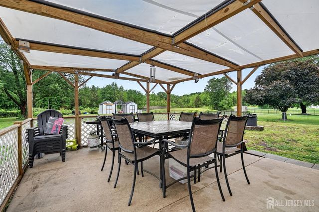 100 Coachman Drive, Florence, NJ 08505