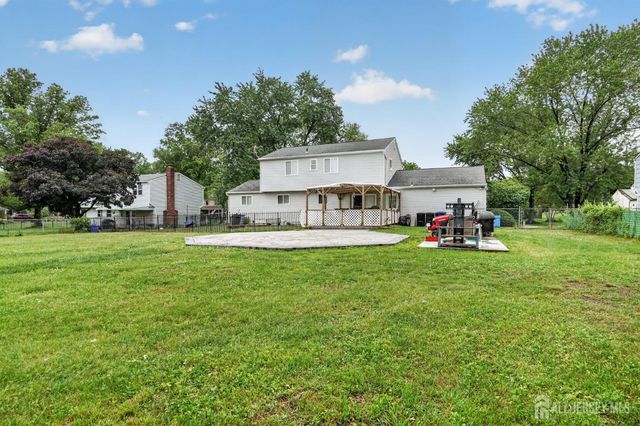 100 Coachman Drive, Florence, NJ 08505