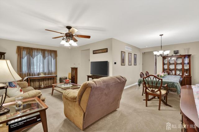 100 Coachman Drive, Florence, NJ 08505