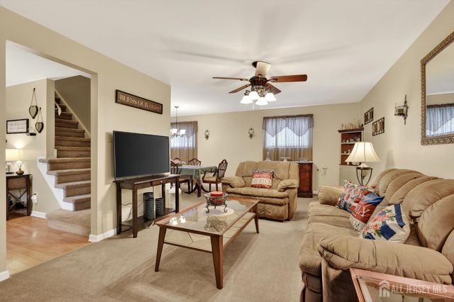 100 Coachman Drive, Florence, NJ 08505
