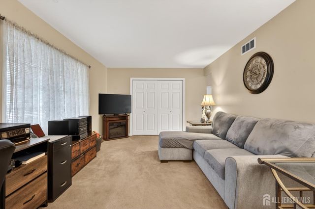 100 Coachman Drive, Florence, NJ 08505
