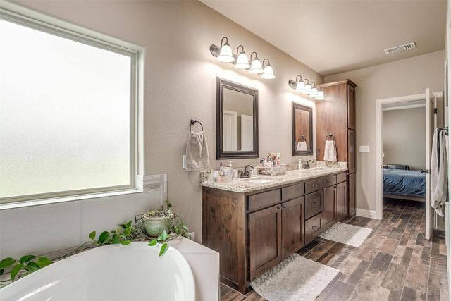 138 Brock Lane, Millsap, TX 76066
