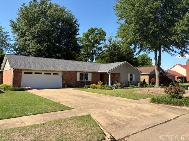 1121 E Mayfair Lane, Blytheville, AR 72315
