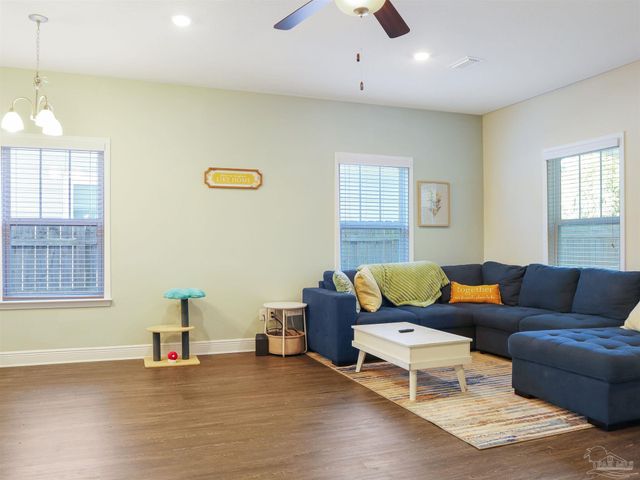 802 W Wright St, Pensacola, FL 32501