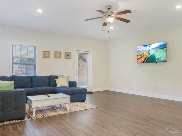 802 W Wright St, Pensacola, FL 32501