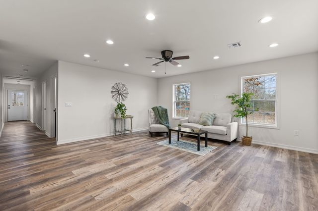 6645 Parish Dr, Nunnelly, TN 37137