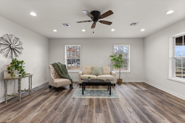 6645 Parish Dr, Nunnelly, TN 37137