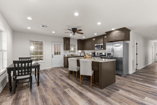 6645 Parish Dr, Nunnelly, TN 37137