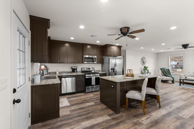 6645 Parish Dr, Nunnelly, TN 37137