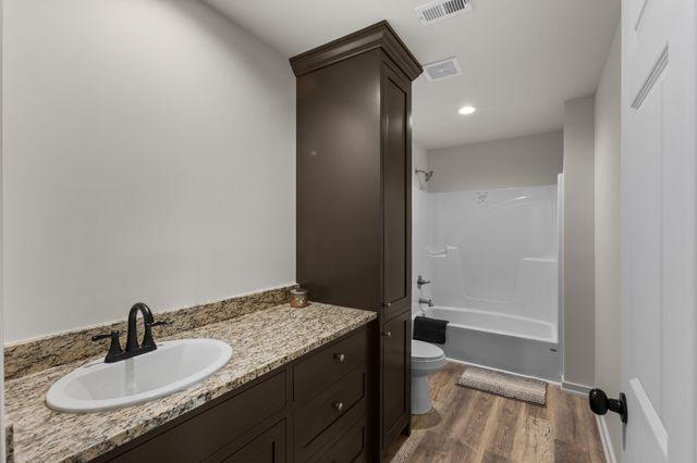 6645 Parish Dr, Nunnelly, TN 37137