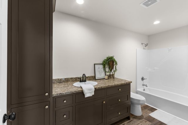 6645 Parish Dr, Nunnelly, TN 37137