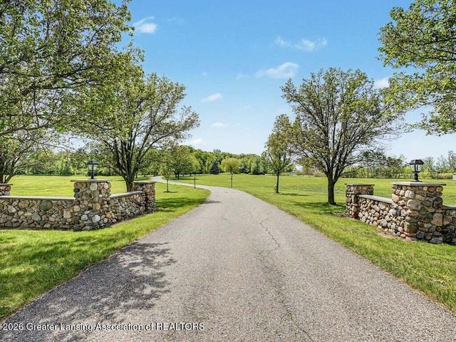 3555 N Cochran Road, Charlotte, MI 48813