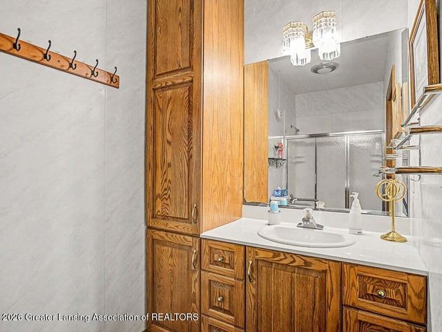 3555 N Cochran Road, Charlotte, MI 48813