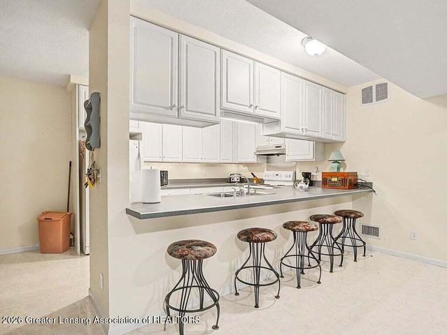 3555 N Cochran Road, Charlotte, MI 48813
