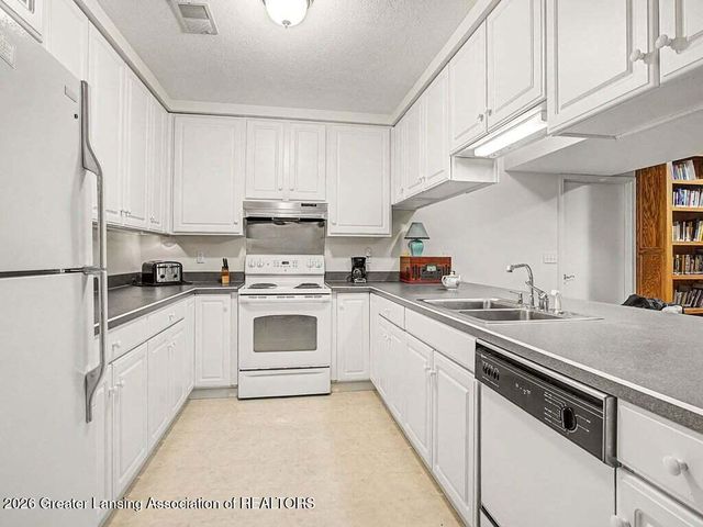 3555 N Cochran Road, Charlotte, MI 48813
