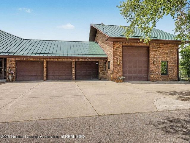 3555 N Cochran Road, Charlotte, MI 48813